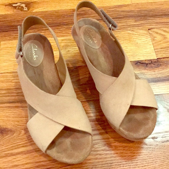 clarks cushion sandals